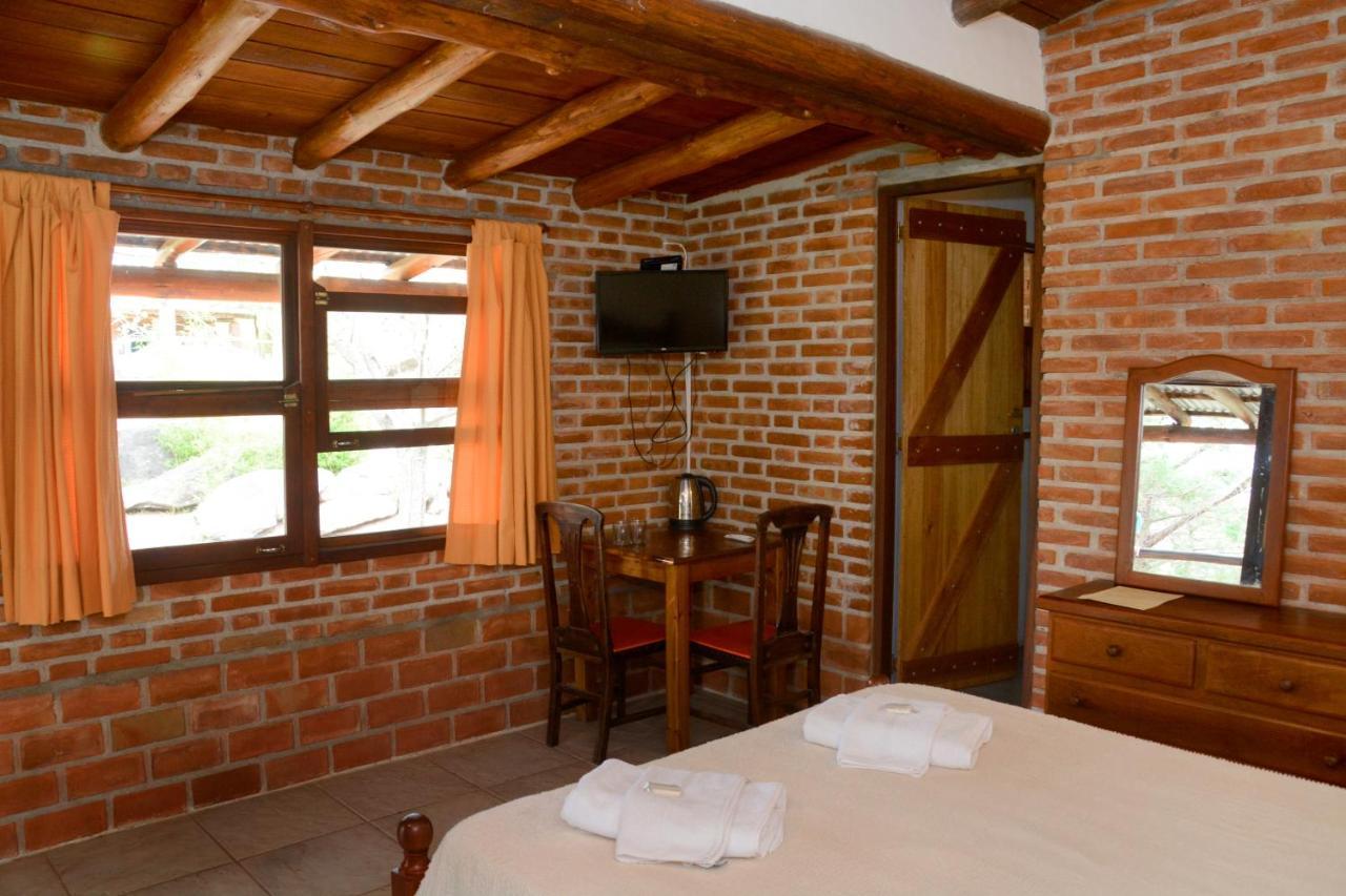 La Toma Complejo De Montana - Cabanas Y Habitaciones En Hosteria Mina Clavero Ngoại thất bức ảnh